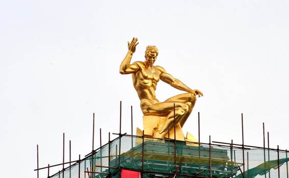 “日月山川”雕塑鍍金歸來(lái)(組圖)